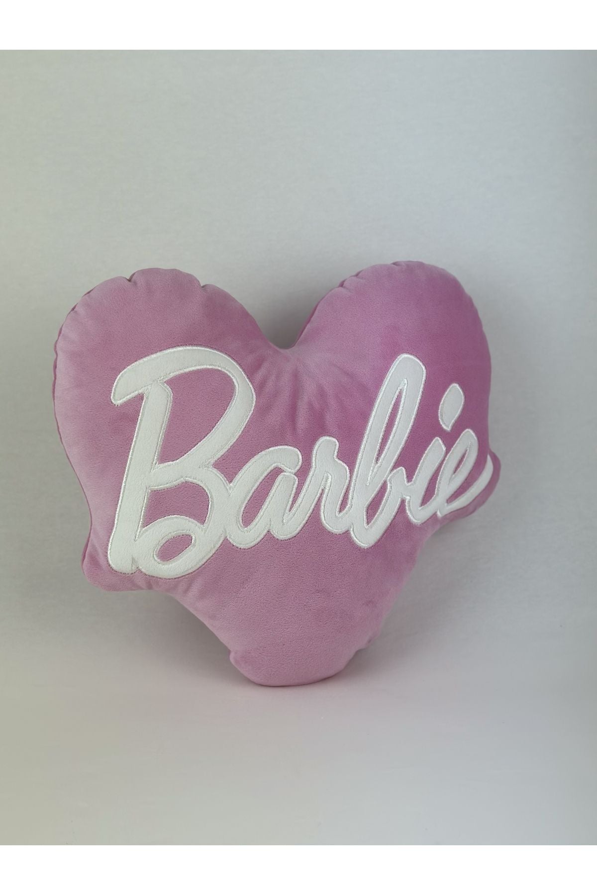 Barbie Nakışlı Kalp Yastık